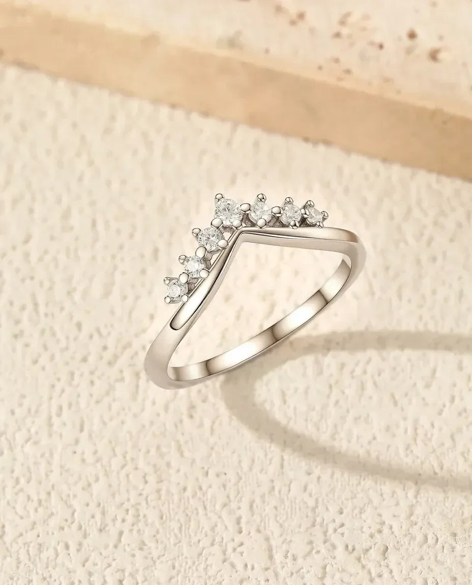 Anillo de moissanita apilable – corona en V con 7 piedras color D VVS1, plata de ley 925
