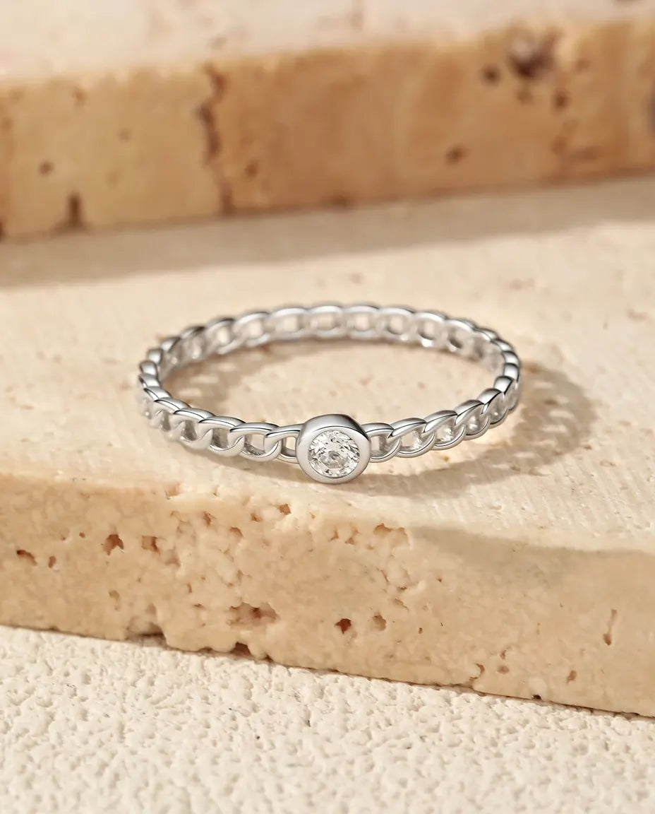 Anillo de moissanita con aro de cadena barbada – solitario en bisel, plata de ley 925 para diario