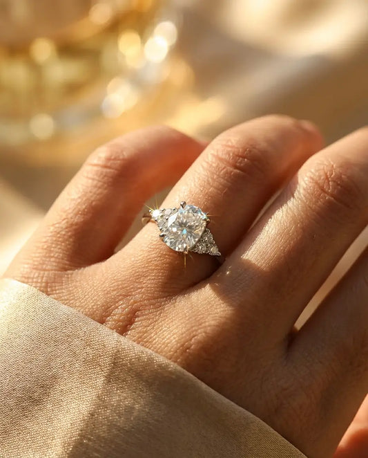 Anillo de moissanita de 1 ct talla cojín alargado color D VVS1 – orla de piedras en plata de ley 925, anillo de pedida