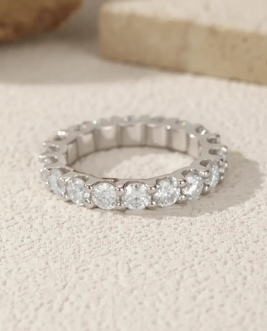 Anillo de moissanita – eternidad completa con garras compartidas, color D, plata de ley 925, apilable