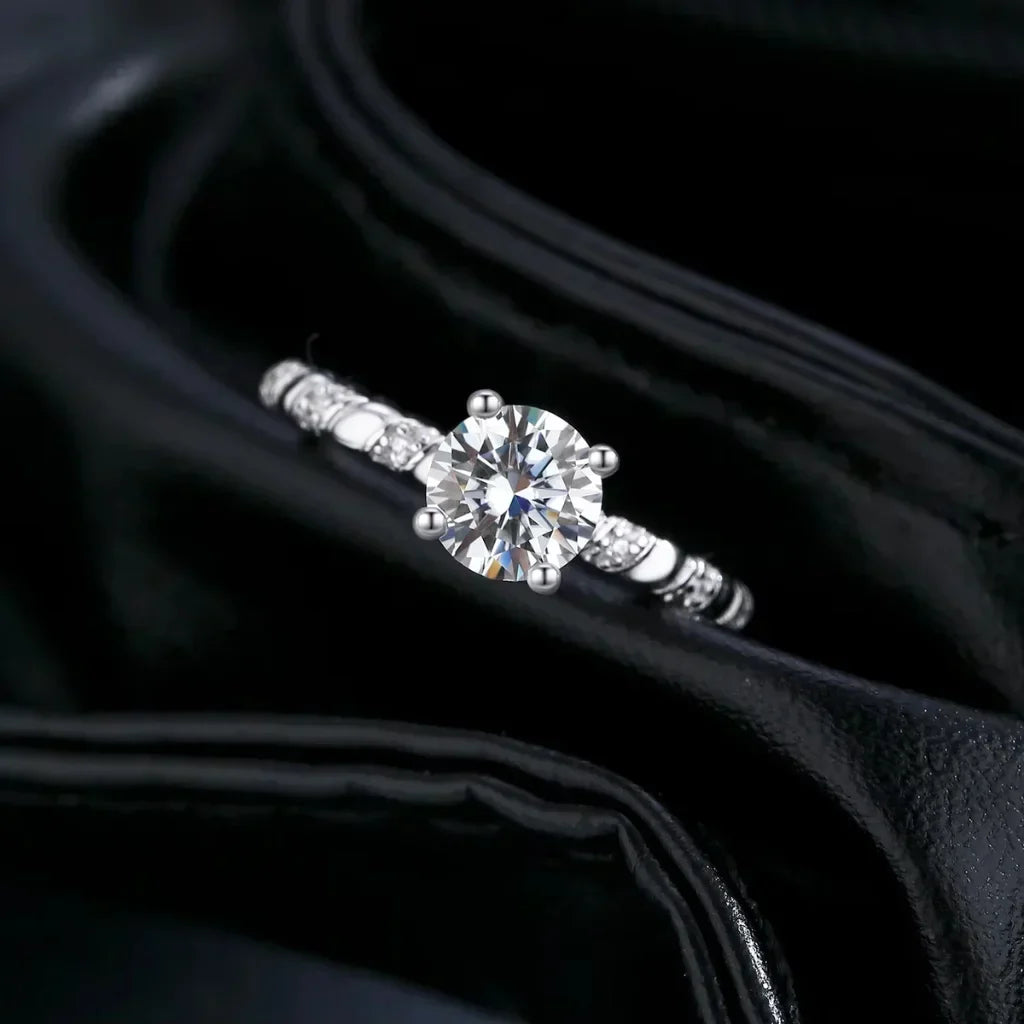 Anillo de moissanita solitario trenzado 1 quilate – plata de ley 925, color D VVS1 con certificado GRA