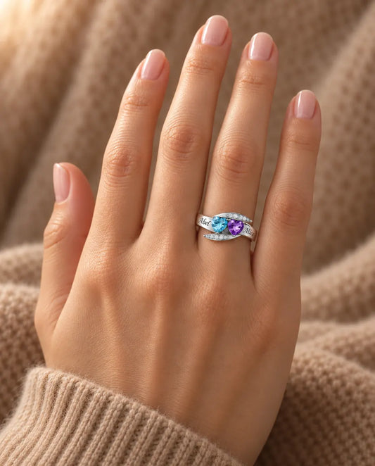 Anillo de Piedras de Nacimiento Personalizado con 2 Nombres - anillo de pareja cruzado - llevado en la mano
