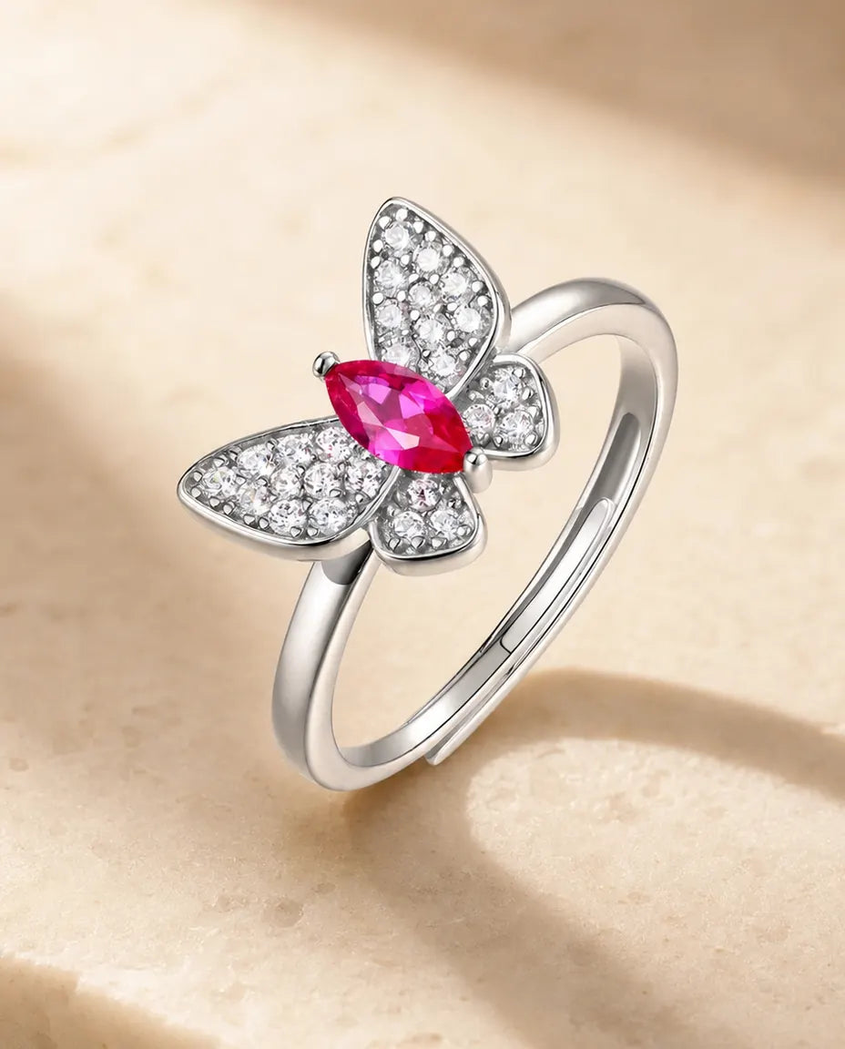 Anillo de rubí creado en laboratorio – mariposa de circonitas con rubí talla marquesa, plata de ley 925
