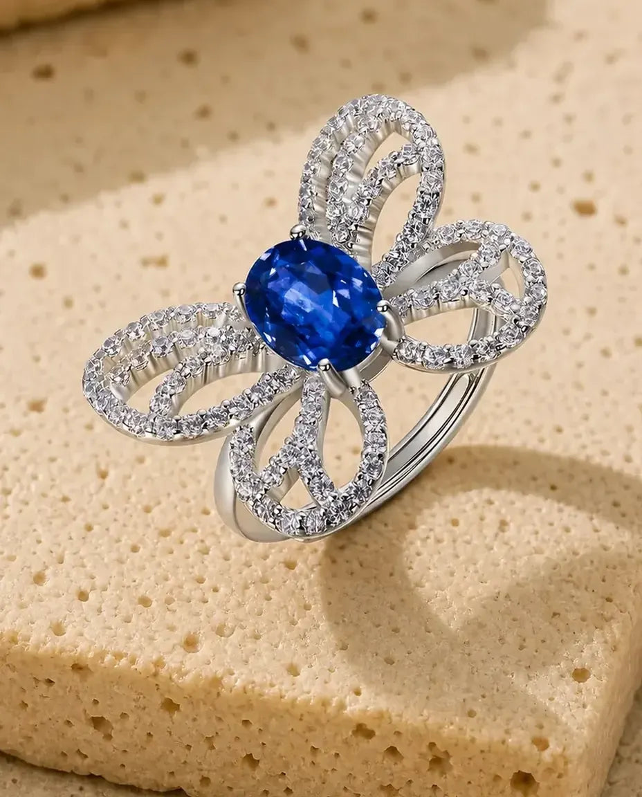 Anillo de zafiro creado en laboratorio – mariposa en pavé de circonitas, aro abierto ajustable de plata de ley 925