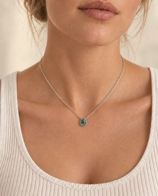 Collar de ágata musgosa - llevado por una modelo