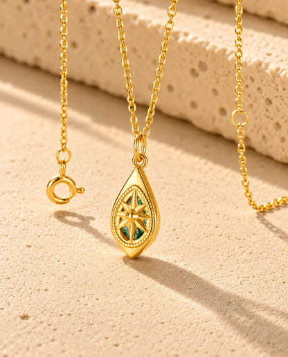 Collar de Ágata Musgosa en Forma de Gota en Plata 925 Chapada en Oro - la parte trasera del engaste con su filigrana calada