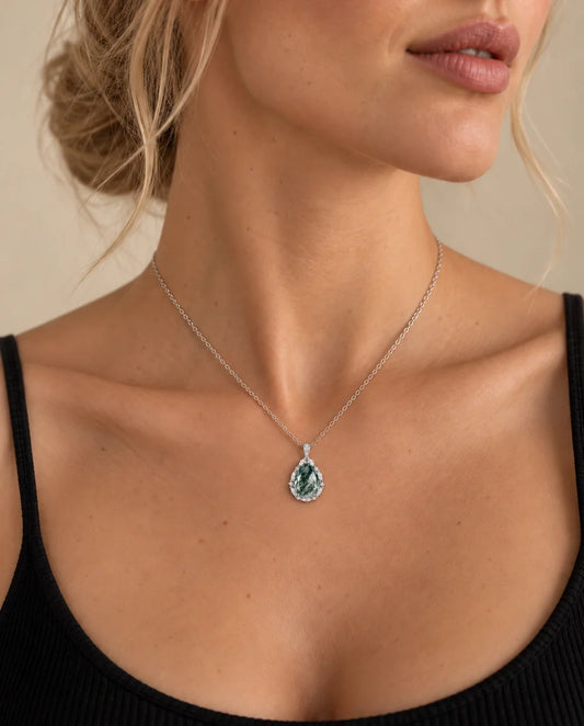 Collar de ágata musgosa - llevado por una modelo