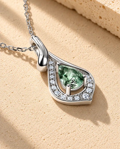 Collar de Ágata Musgosa en Forma de Pera en Plata 925 - primer plano del ágata musgosa y su engaste