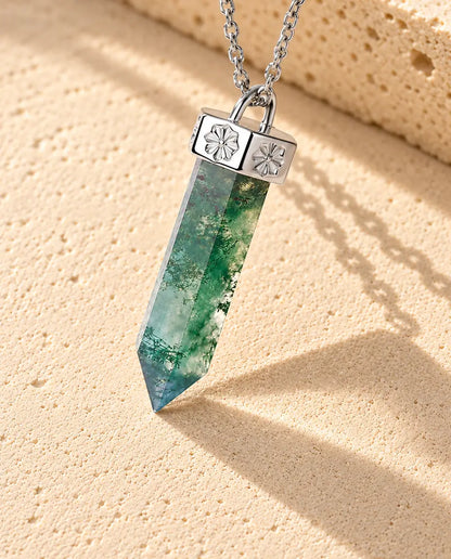 Collar de Ágata Musgosa Punta en Plata 925 - primer plano del ágata musgosa y su engaste