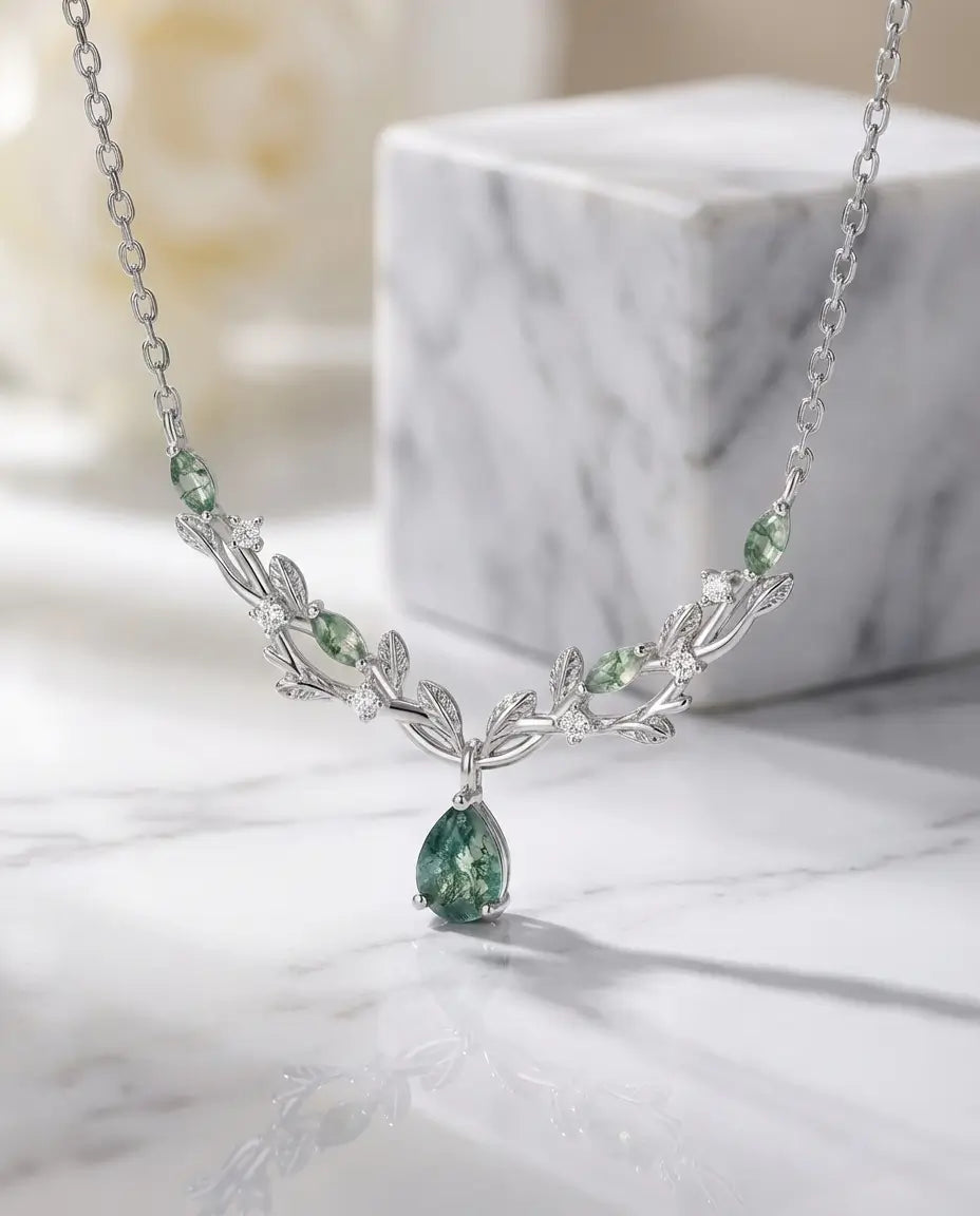 Collar de ágata musgosa – rama de vid con hojas y pera de 4x6 mm, plata de ley 925 con baño de oro blanco