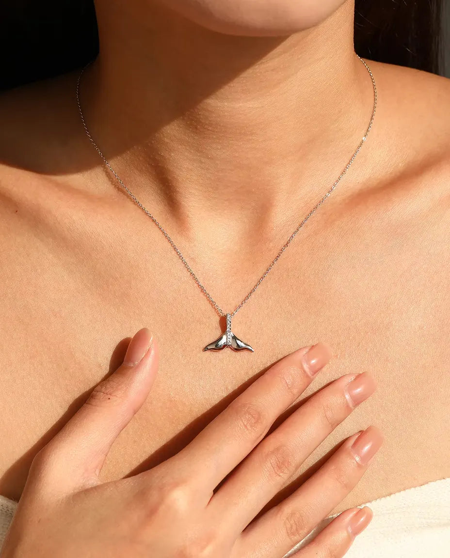 Collar Cola de Ballena - aleta de plata pulida con asa en pavé, cadena 40+5 cm, plata de ley 925