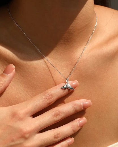 Collar Cola de Ballena - aleta de plata pulida con asa en pavé, cadena 40+5 cm, plata de ley 925