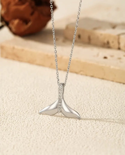 Collar Cola de Ballena - aleta de plata pulida con asa en pavé, cadena 40+5 cm, plata de ley 925
