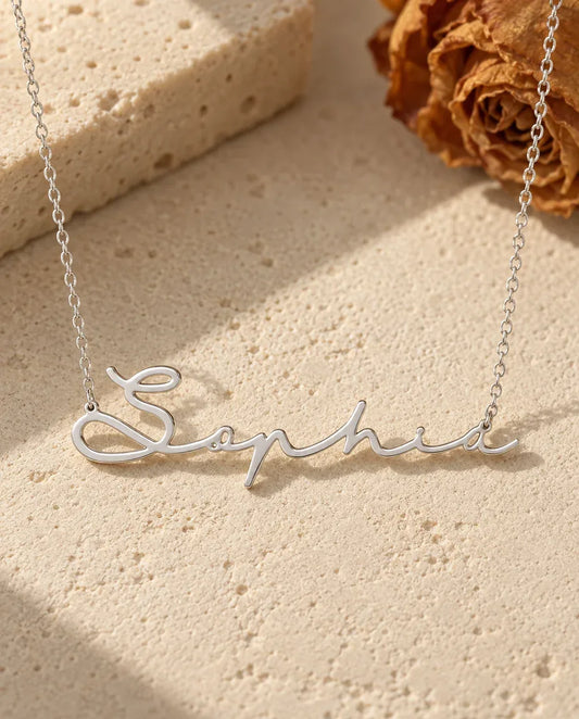 Collar con nombre en letra cursiva — plata de ley 925 - vista frontal en plata