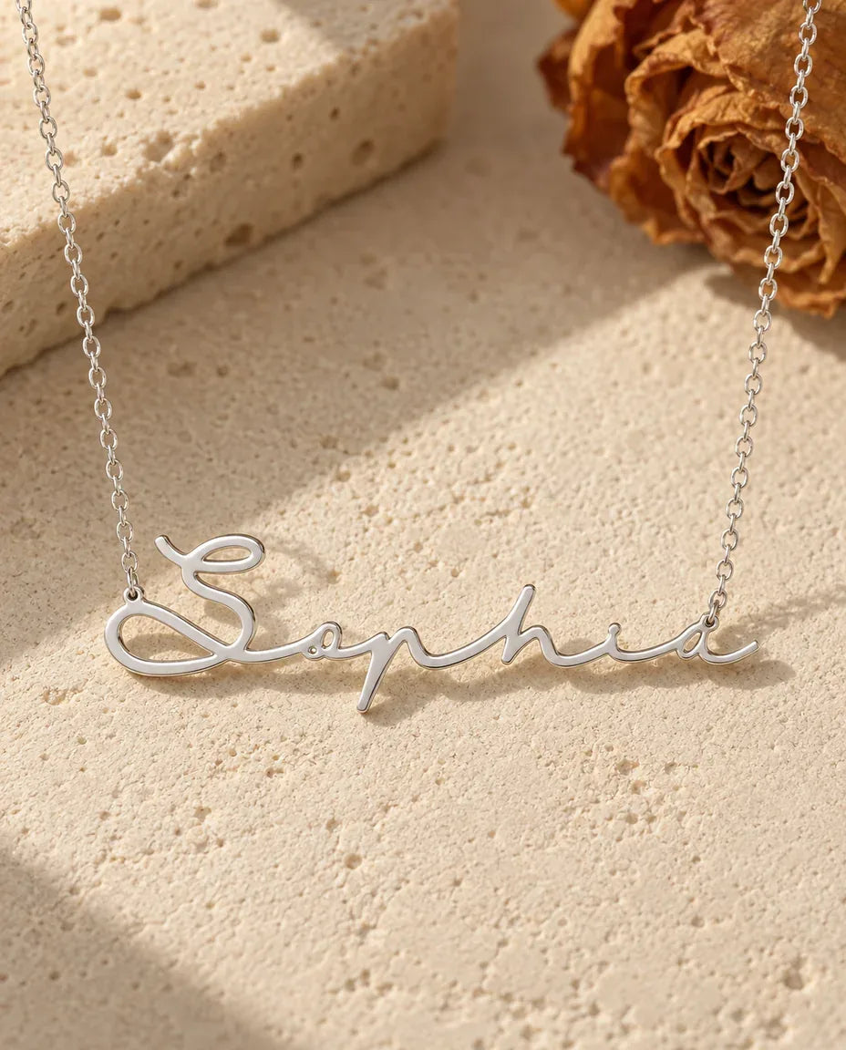 Collar con nombre en letra cursiva — plata de ley 925 - vista frontal en plata