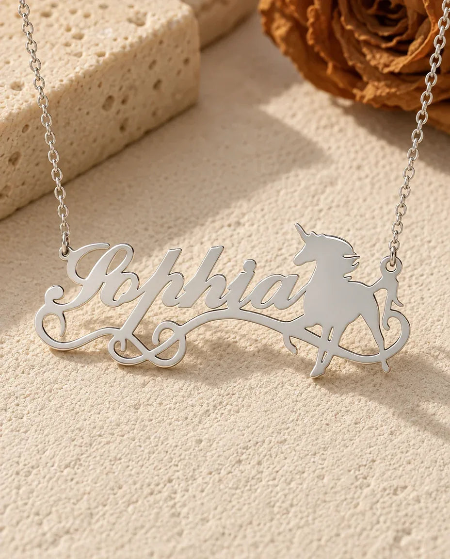 Collar con nombre y unicornio — plata de ley 925 con letra caligráfica - vista frontal en plata