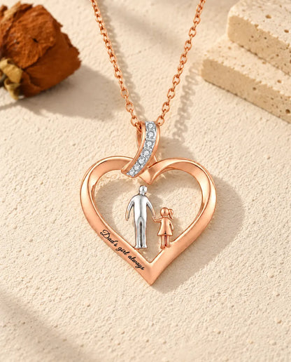 Vista frontal del collar corazón grabado: un papá plateado y una niña color oro rosa de la mano