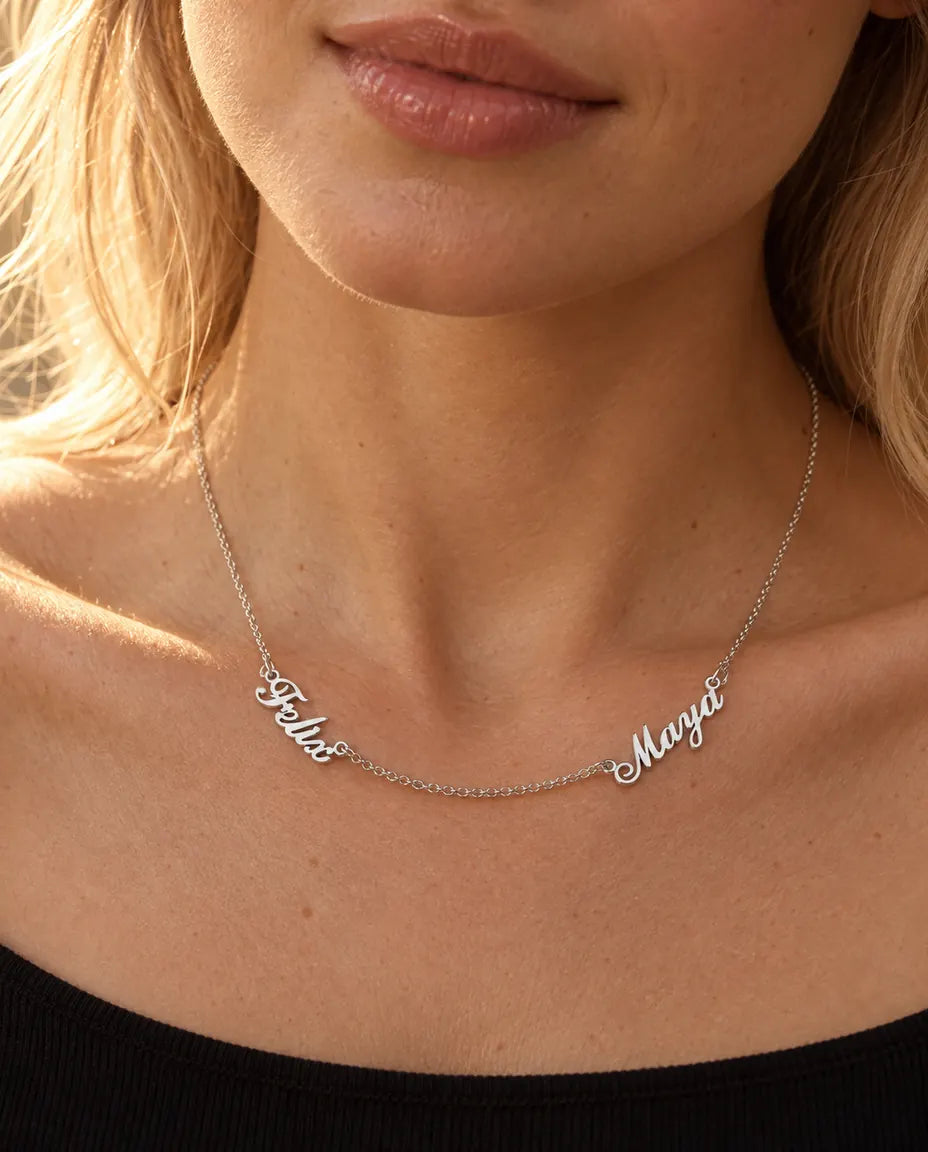 Collar con Dos Nombres en Plata de Ley 925 - llevado por una modelo