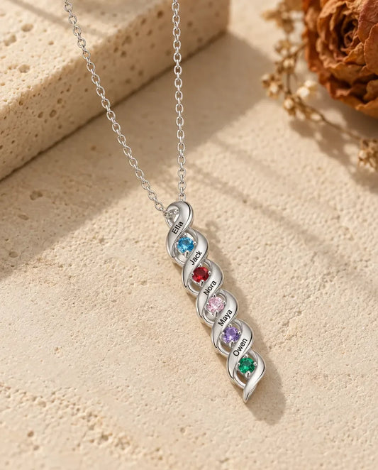 Collar con nombres en espiral - vista frontal en plata