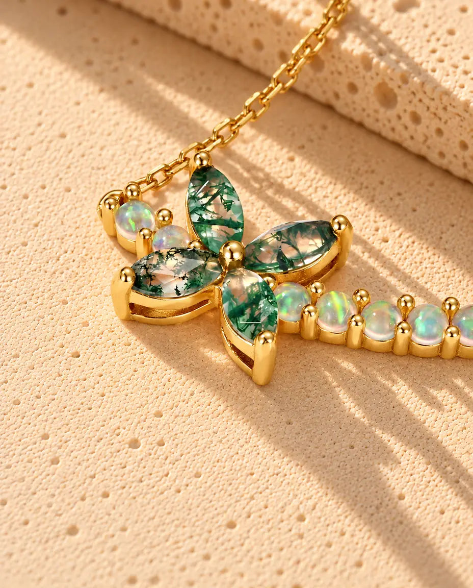 Collar Flor de Ágata Musgosa en Plata 925 Chapada en Oro - primer plano del ágata musgosa y su engaste