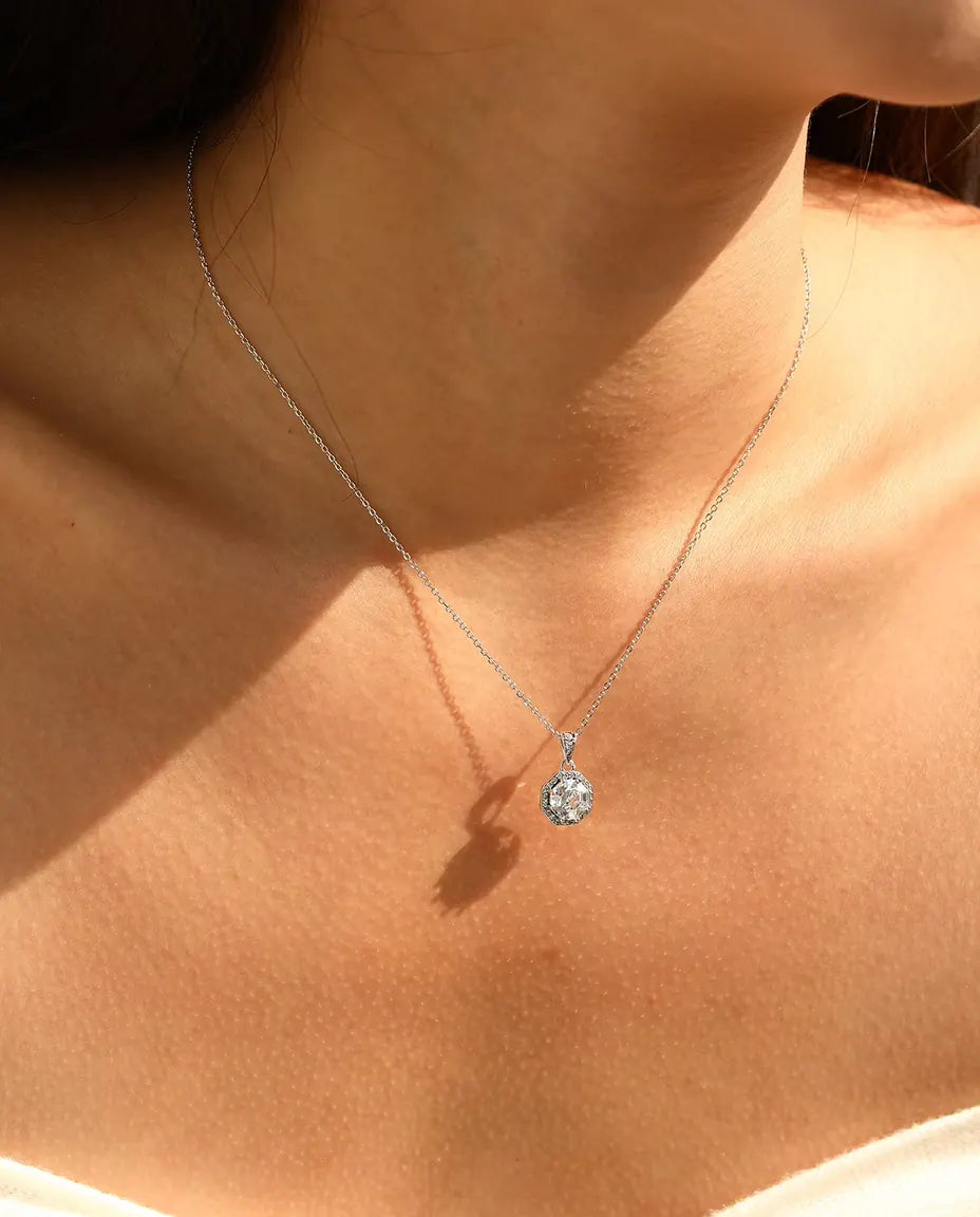 Collar Halo Octogonal - circonita de talla escalonada rodeada de pavé, cadena 40+5 cm, plata de ley 925