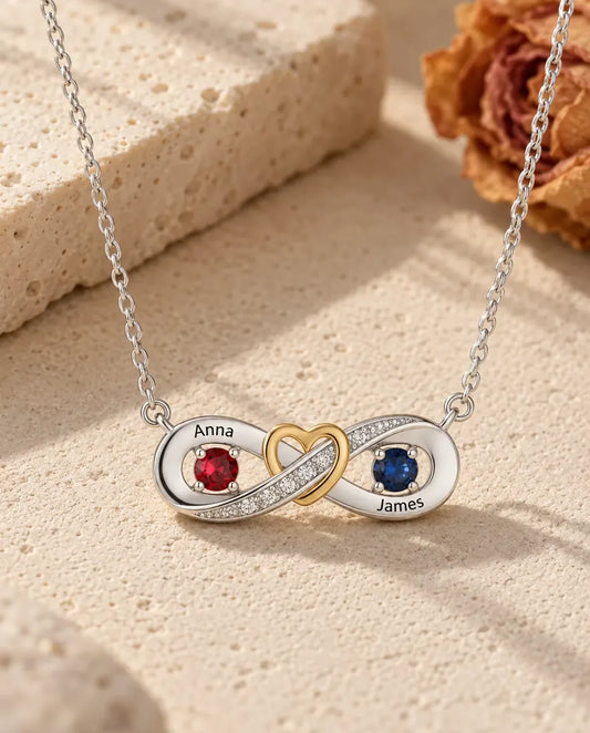 Collar infinito con 2 nombres - sobre una superficie