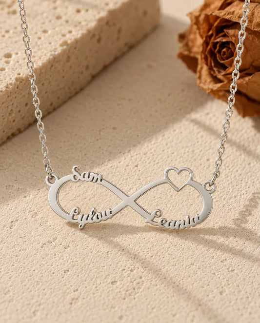 Collar infinito con tres nombres - vista frontal en plata