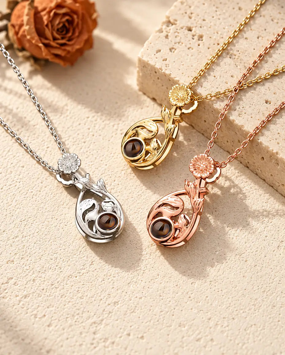 Colgantes de gota con margarita en plateado, dorado y color oro rosa sobre travertino