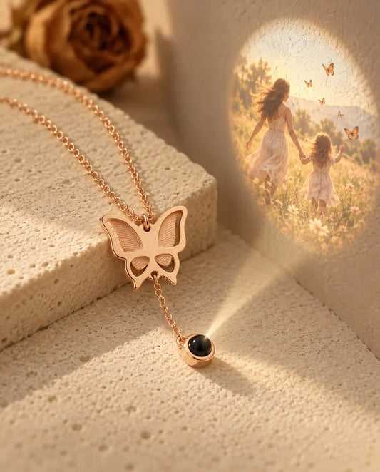 Collar de mariposa con foto dentro - proyecta la foto oculta en la pared