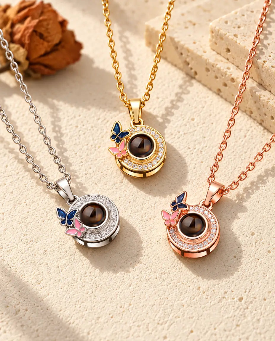 Collares redondos de mariposas y circonitas en plateado, dorado y color oro rosa