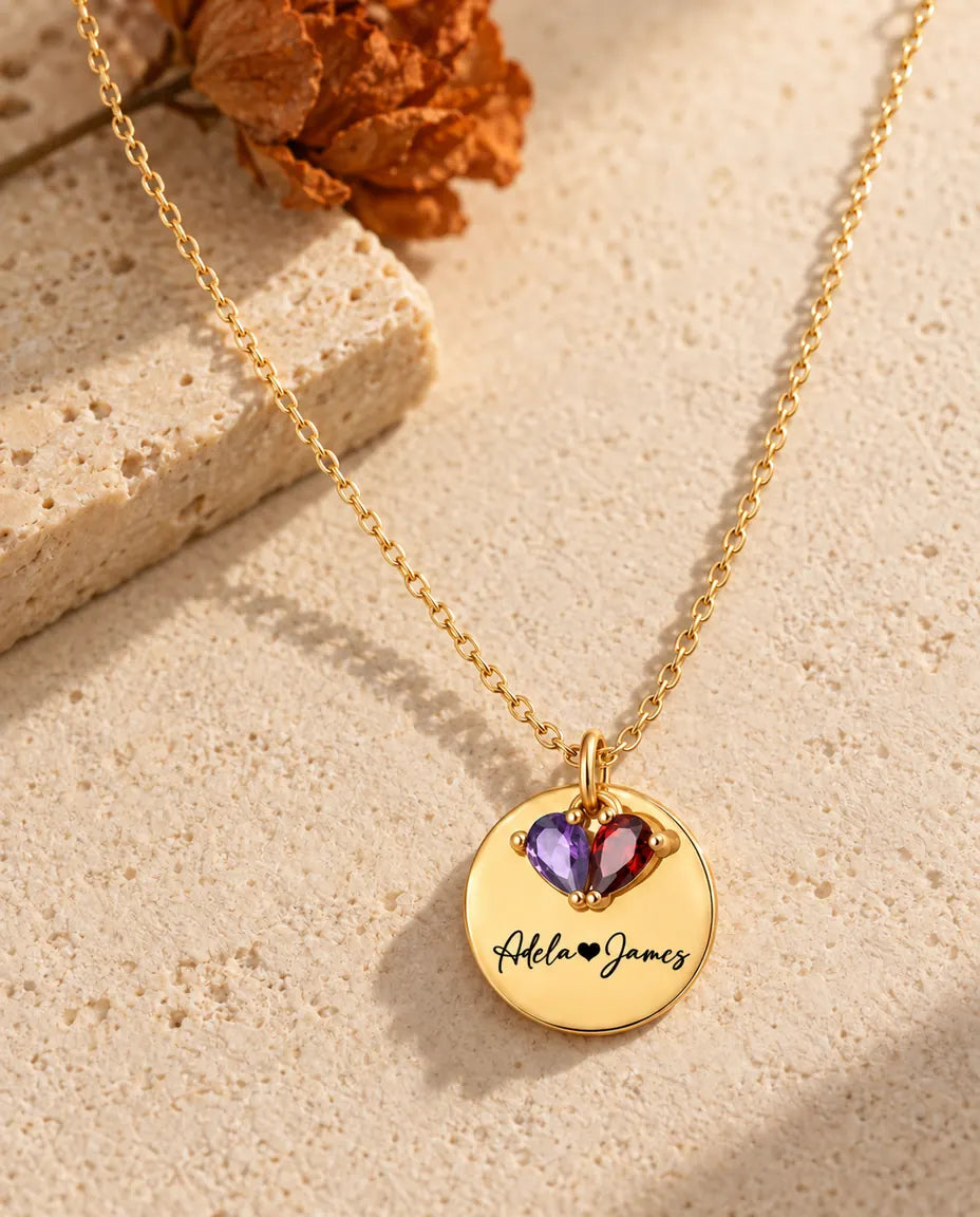 Collar Personalizado con 2 Piedras y 2 Nombres - medalla dorada grabada con dos piedras talla pera