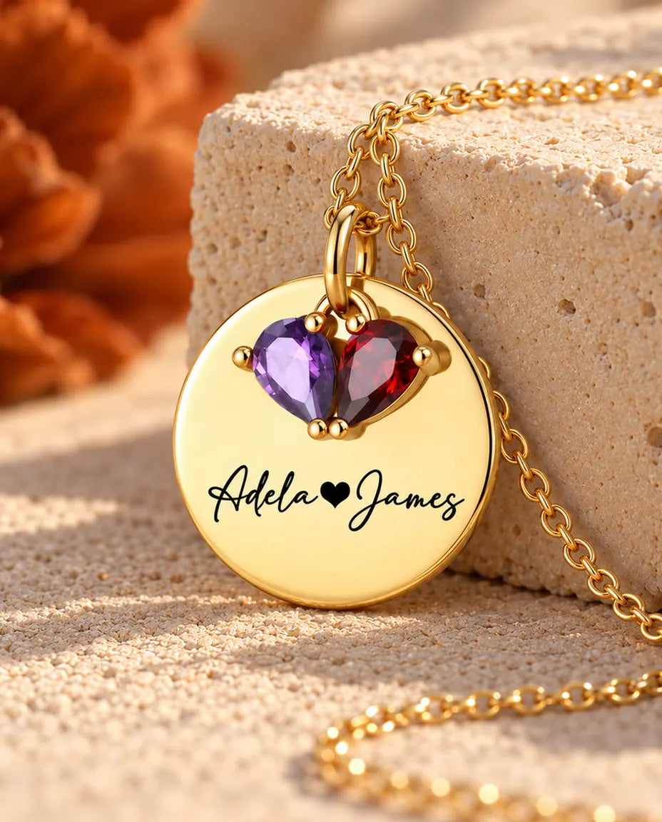 Collar Personalizado con 2 Piedras y 2 Nombres - medalla dorada grabada con dos piedras talla pera