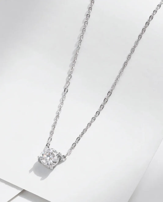 Collar de Moissanita Solitario – piedra de 0,8 ct color D en cuatro garras, plata de ley 925