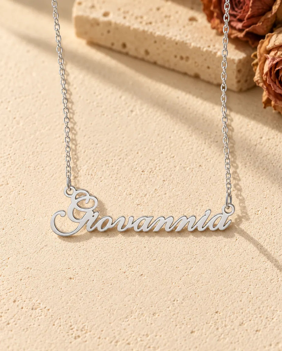 Collar con Nombre Personalizado en Plata de Ley 925 - vista frontal en plata