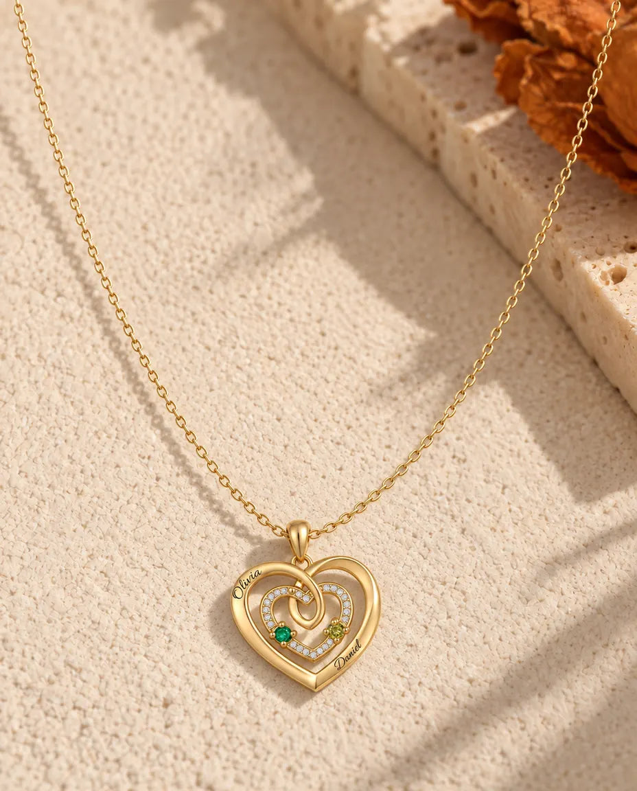 Collar Personalizado con 2 Piedras y 2 Nombres - triple corazón dorado con dos piedras de nacimiento