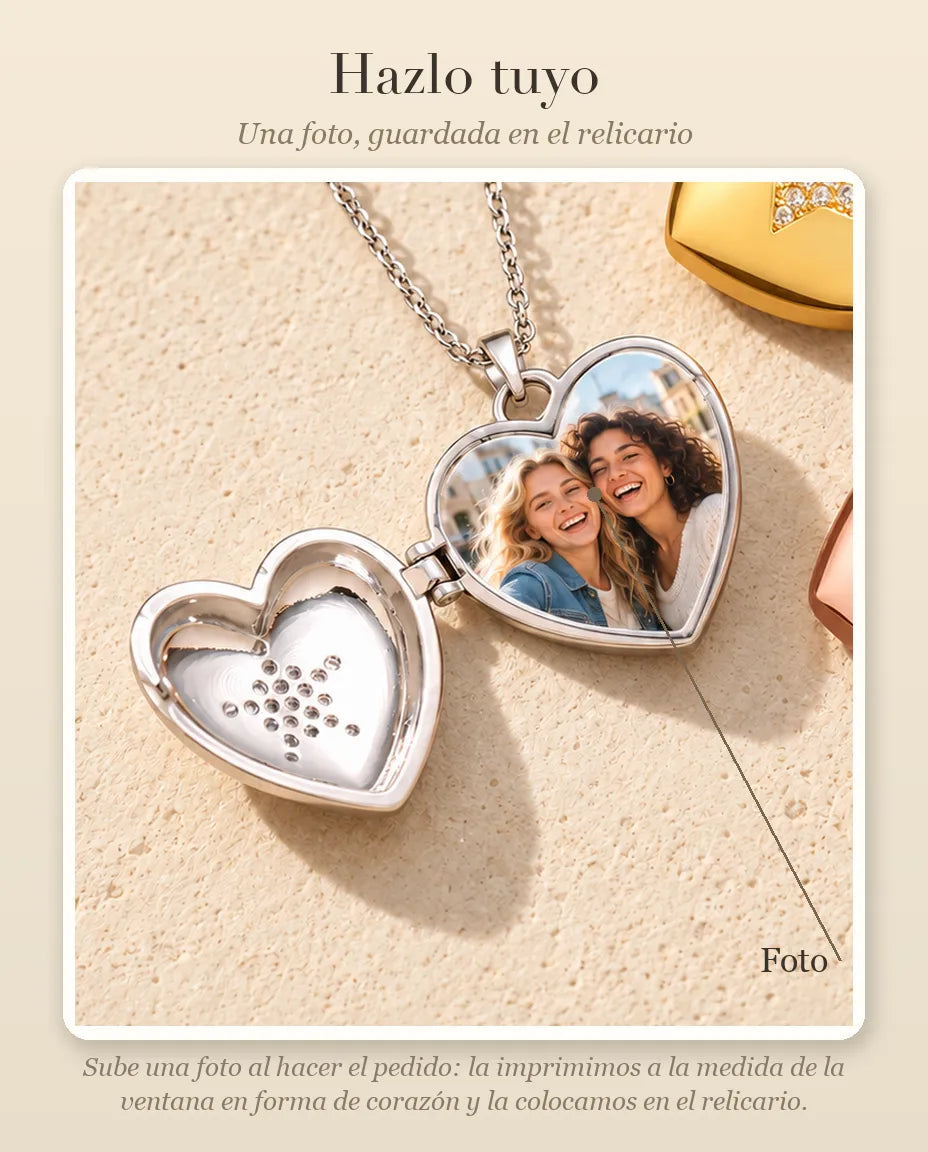 Guía de personalización que muestra dónde va tu foto dentro del relicario de corazón con estrella de circonitas