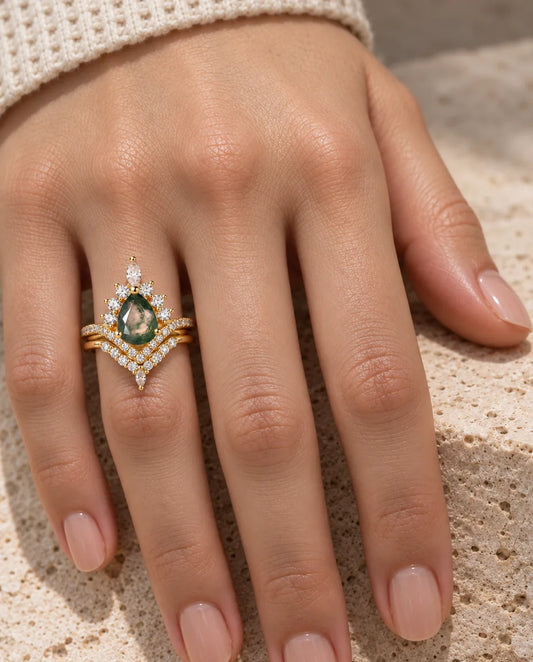 Conjunto de anillos de ágata musgosa talla pera - llevado en la mano