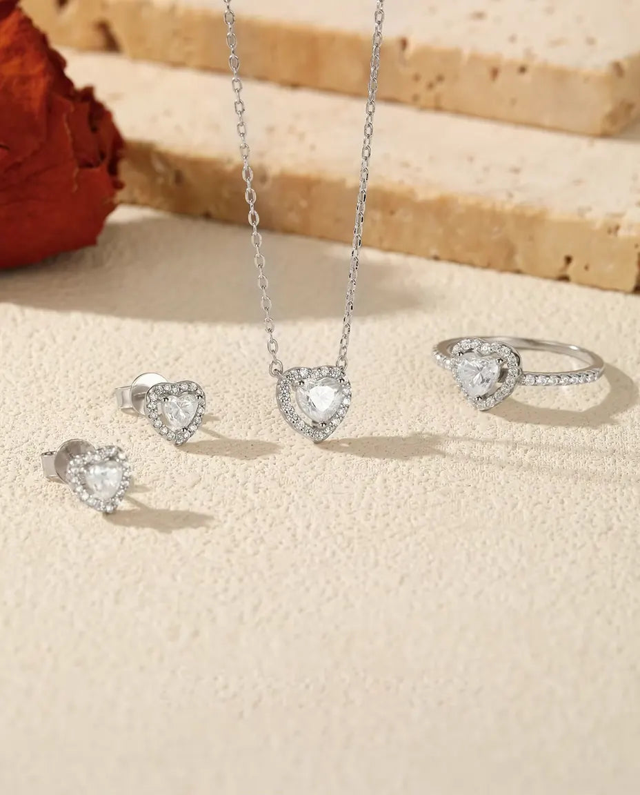 Conjunto de Moissanita Corazón en Plata 925 - el conjunto completo sobre piedra clara