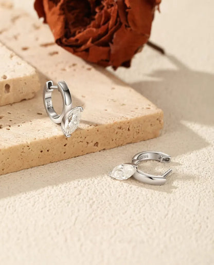 Pendientes de Aro Colgantes con Moissanita Marquesa - una piedra de 0,50 ct 4 x 8 mm en cada aro, 14,5 mm de largo, plata 925