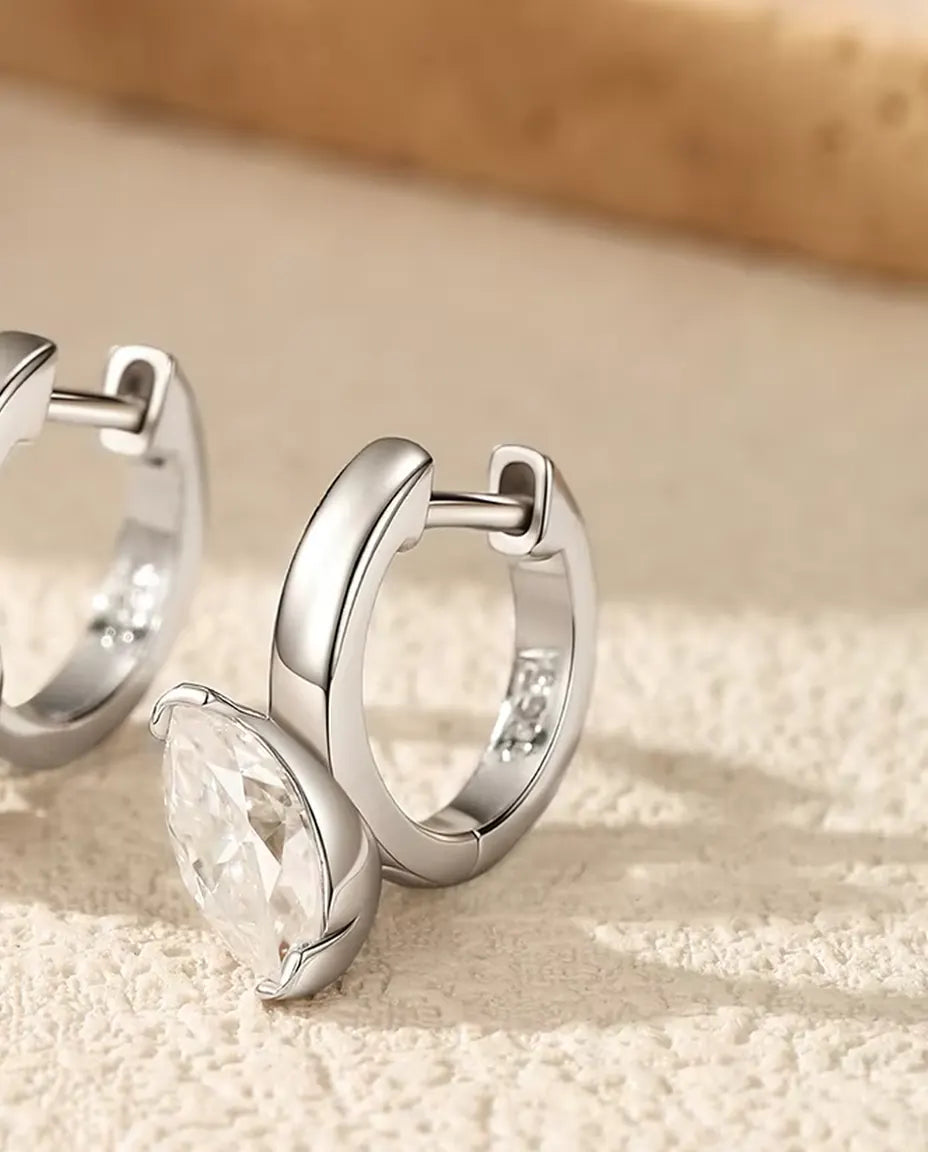 Pendientes de Aro Colgantes con Moissanita Marquesa - una piedra de 0,50 ct 4 x 8 mm en cada aro, 14,5 mm de largo, plata 925
