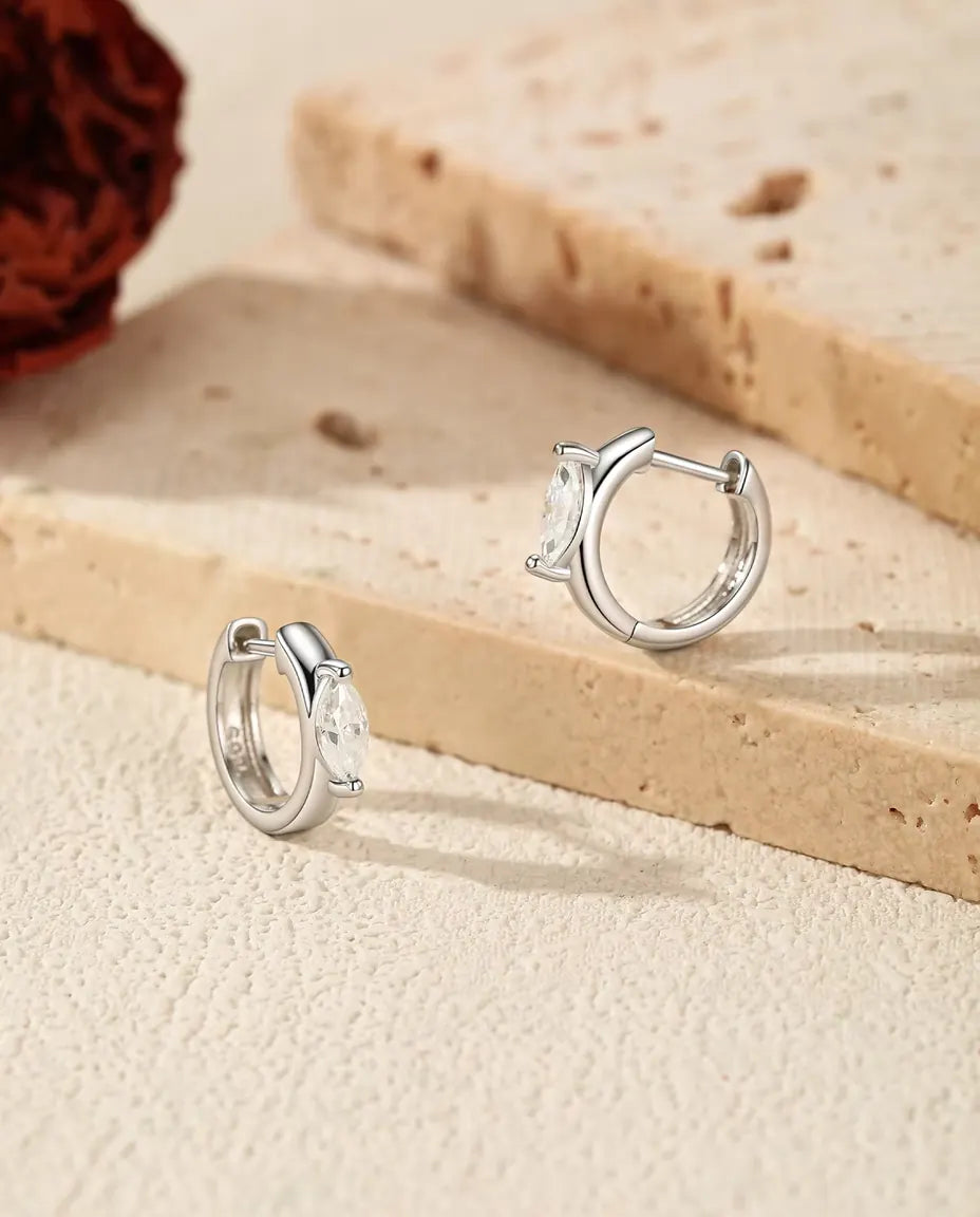 Pendientes de Aro con Moissanita Marquesa - piedras de 0,30 ct 3 x 6 mm, aro de 11,5 mm, plata de ley 925