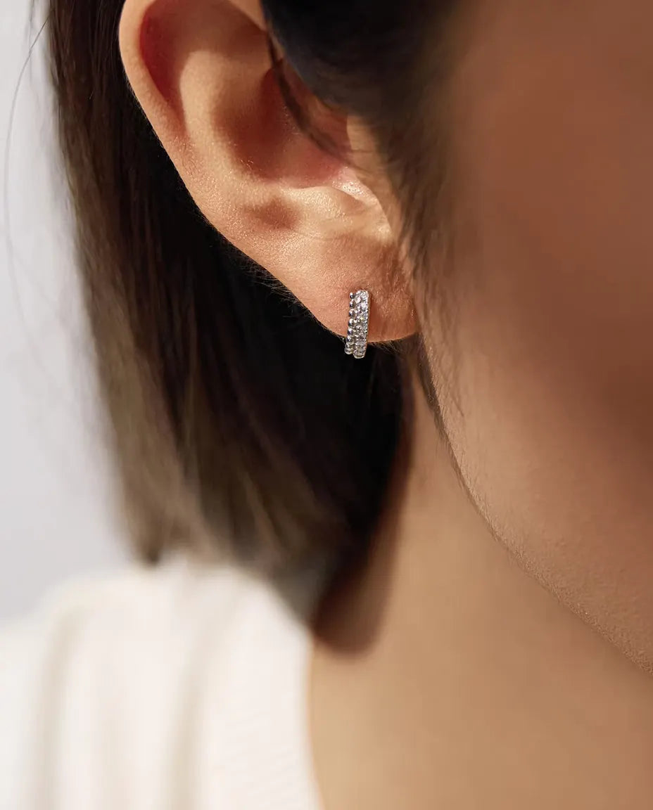 Pendientes de Aro con Pavé de Moissanita - dieciséis piedras de 1,3 mm en dos hileras, 12 mm, plata 925