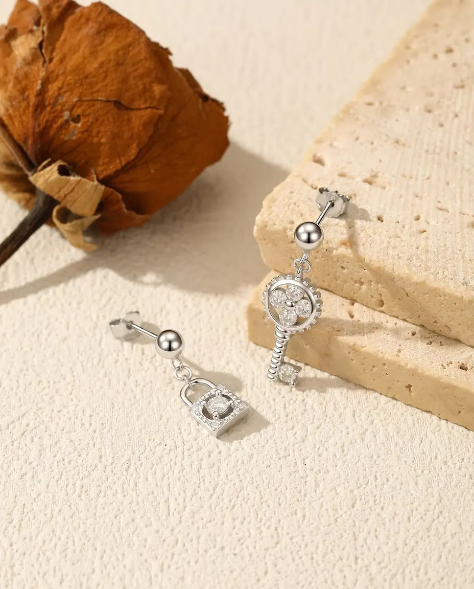Pendientes de Llave y Candado – par desparejado con moissanita en plata de ley 925, 15,5 mm y 10 mm