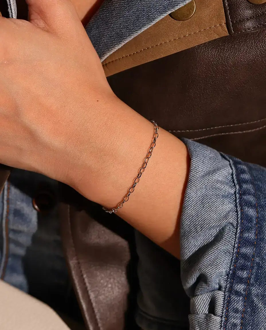 Pulsera Cadena Forzada en Plata 925 - llevada en la muñeca, primer plano