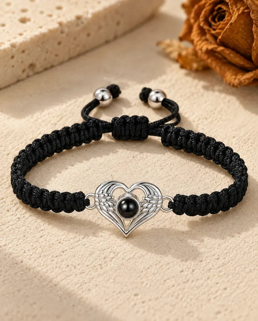 Pulsera con foto dentro - sobre una superficie