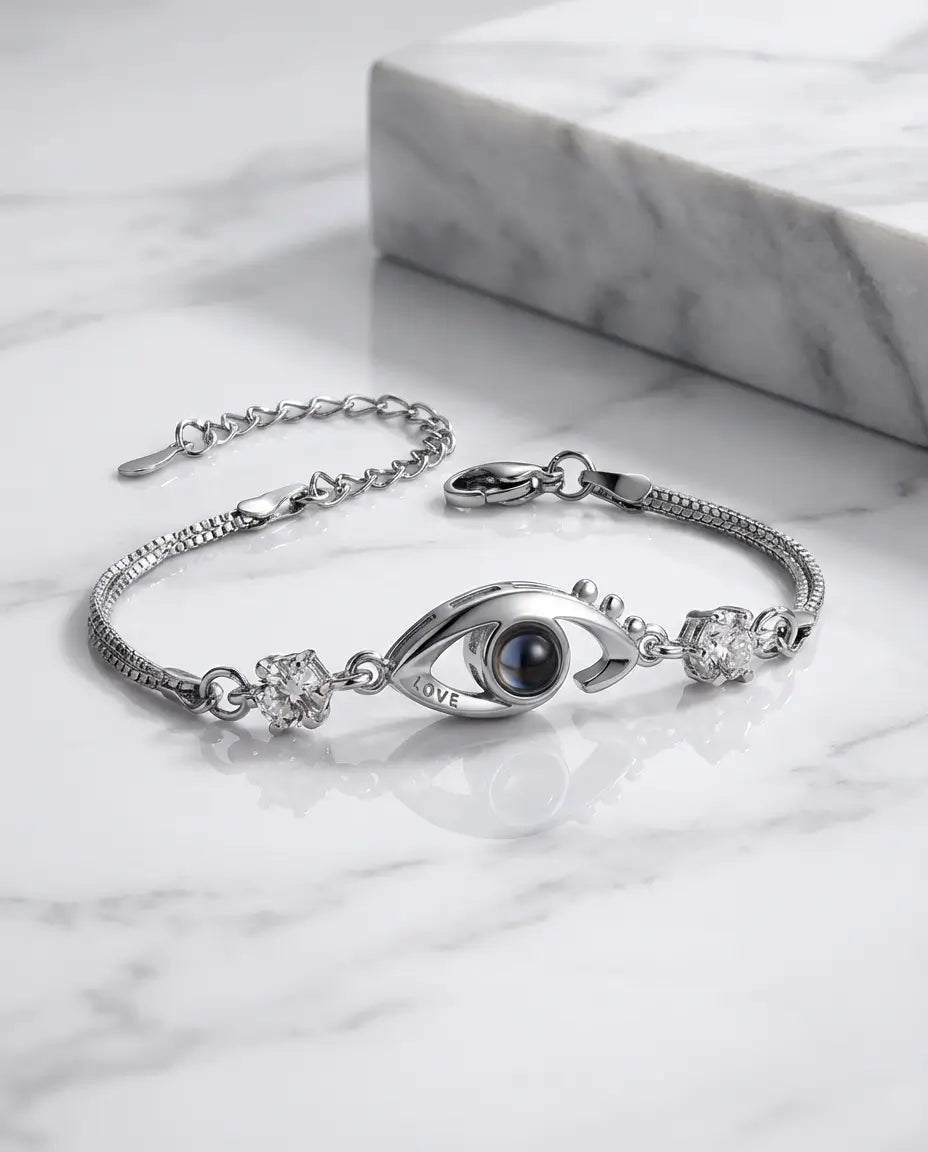 Pulsera con Foto Dentro – Ojo Protector de Circonita y Grabado LOVE, Plateado u Oro Rosa