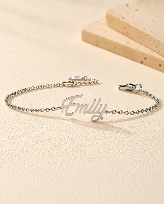 Pulsera con nombre grabado en plata de ley 925 - vista frontal