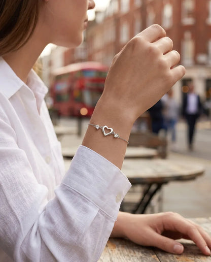 Pulsera Personalizada con 2 Piedras y 2 Nombres - corazón abierto y dos piedras de nacimiento, ajustable, rodiada
