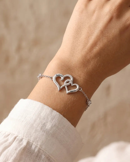 Pulsera Doble Corazón Personalizada 2 Nombres - corazones enlazados y dos piedras de nacimiento, ajustable