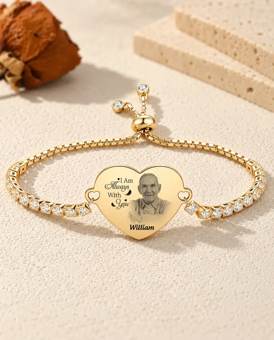 Versión dorada de la pulsera tennis con corazón grabado con foto
